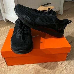 Nike Men's Black Sneakers